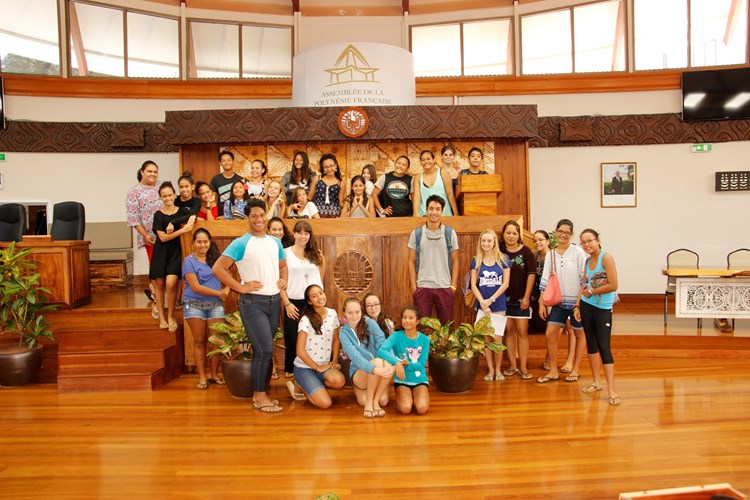 21 délégués de classe du collège de Paopao en visite à l’assemblée 