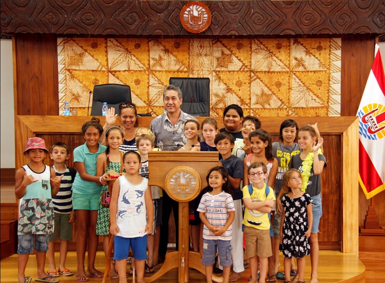 La Crèche-garderie Petite Enfance de Punaauia en visite à l’assemblée de la Polynésie française