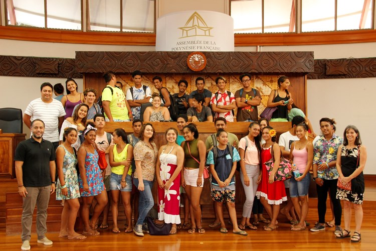 Les élèves du Lycée de Taiarapu Nui en visite à l’assemblée