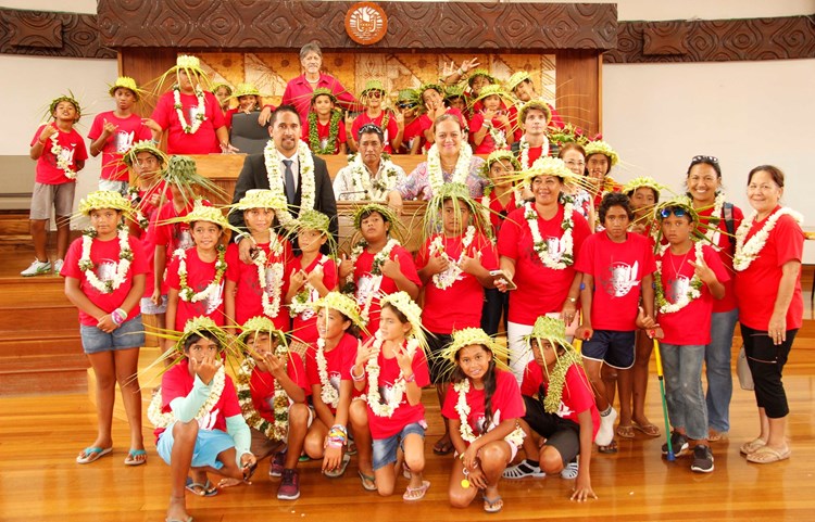 Des élèves de l’école Arikitamiro de Makemo découvrent l’assemblée de la Polynésie française 