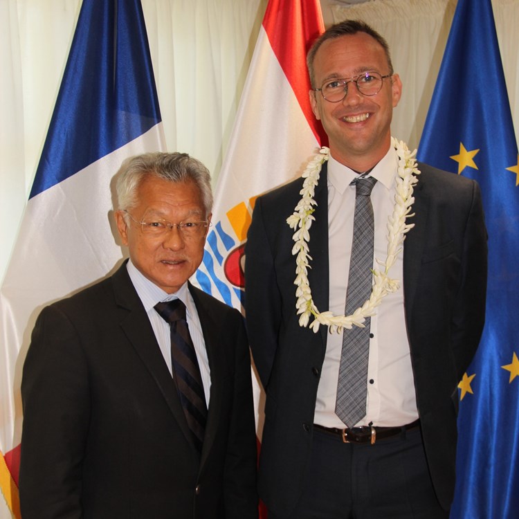 M. Christophe DESCHAMPS, directeur de cabinet du Haut-commissaire, reçu par M. Gaston TONG SANG