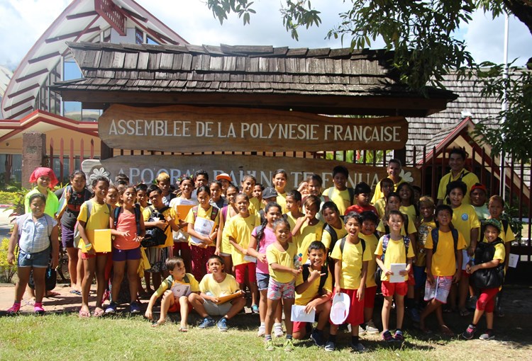 Des élèves du groupe scolaire HITIVAINUI-VAITAMA découvrent l’assemblée de la Polynésie française