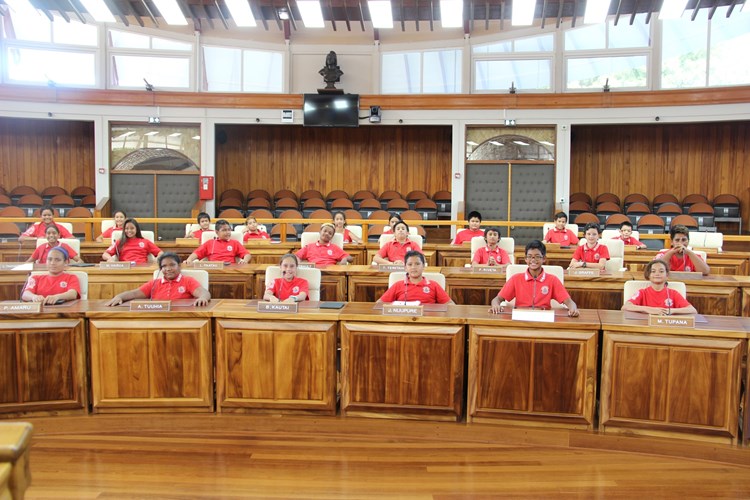 La classe de 6ème numérique du collège de Taaone en visite à l’assemblée de la Polynésie française