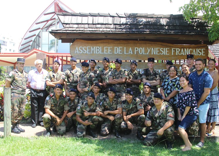 Des stagiaires du RSMA-Pf de Arue en visite à l’assemblée de la Polynésie française