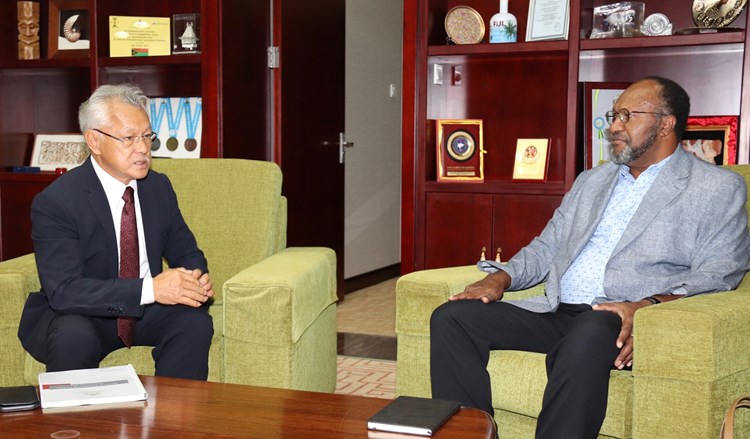  Le président Gaston TONG SANG rencontre le Premier ministre de la République du Vanuatu
