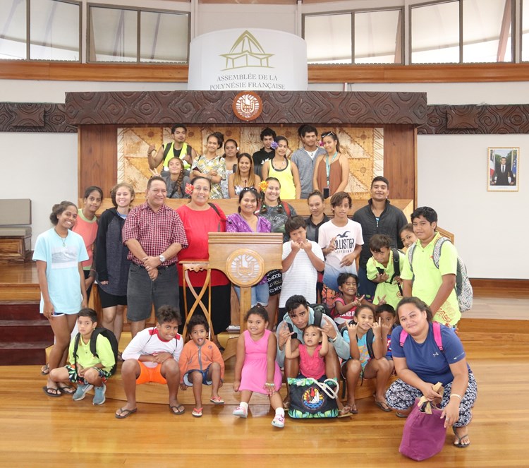 L’association Hotuarea Nui en visite à l’assemblée