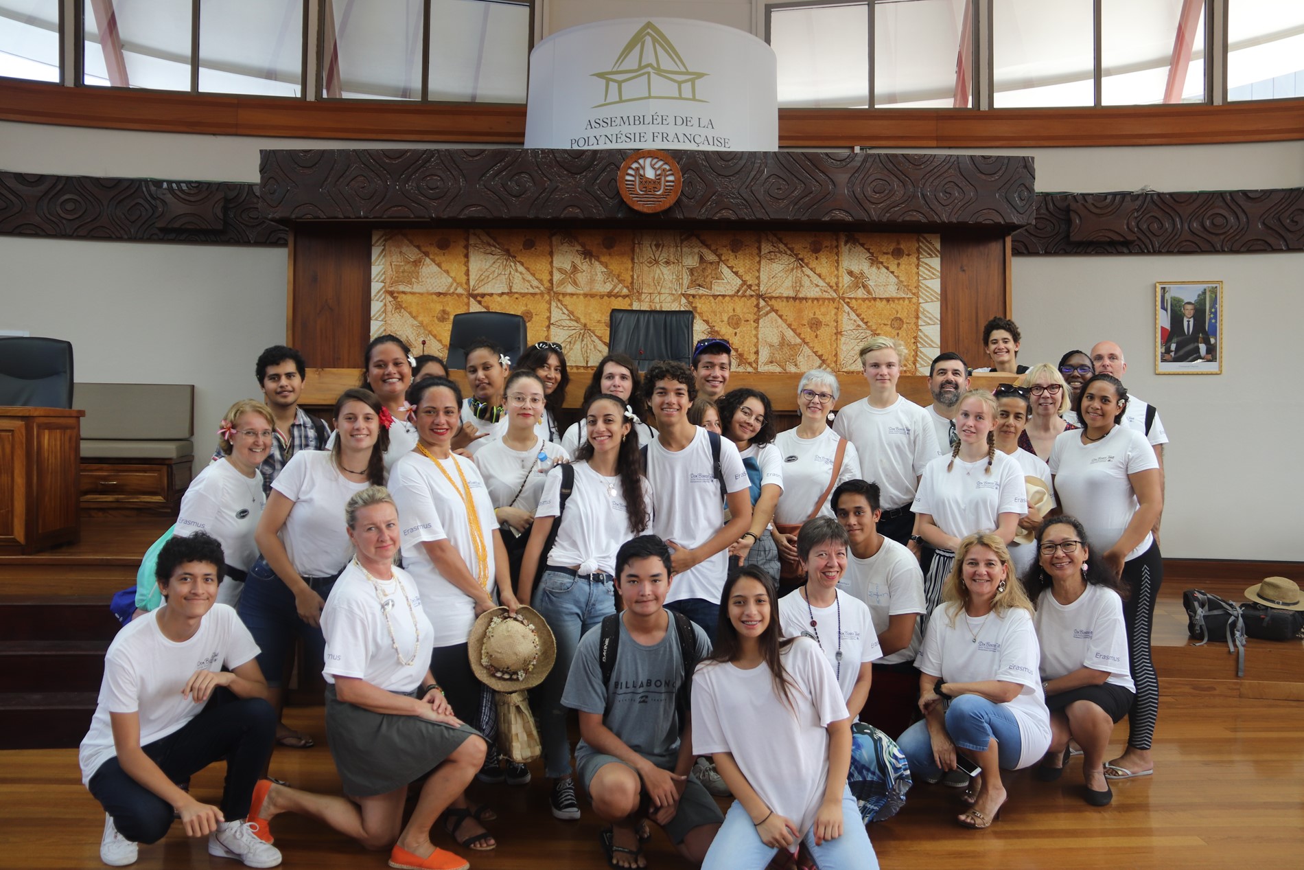 20 élèves du projet Erasmus du lycée Don Bosco Tahiti visitent l’assemblée