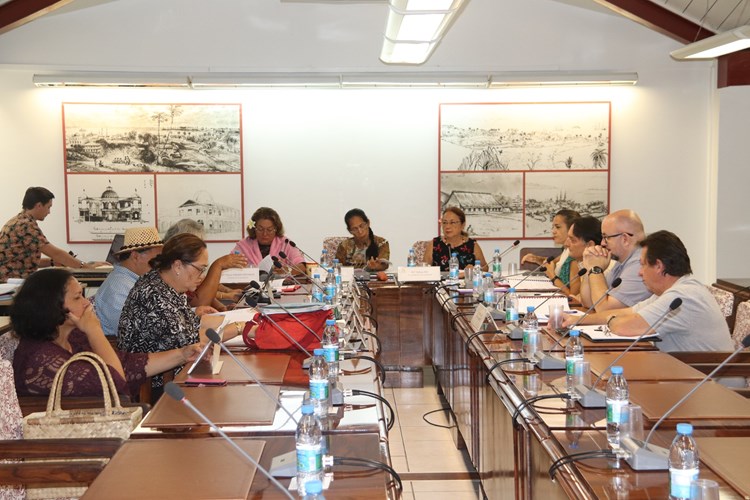 Diverses mesures de simplification du code polynésien des marchés publics examinées par la commission de l’équipement.