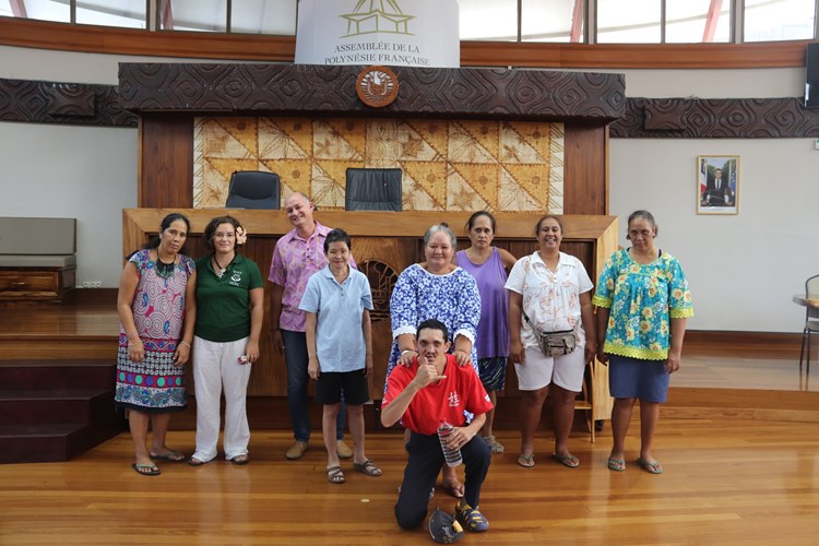 L’association Rima Here visite l’assemblée de la Polynésie française