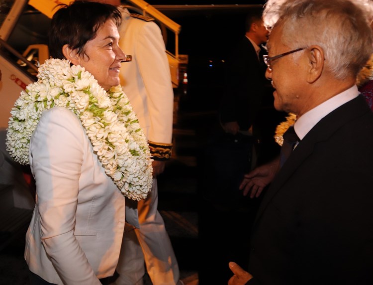 Mme Annick GIRARDIN, ministre des Outre-mer, accueillie par le président de l’assemblée