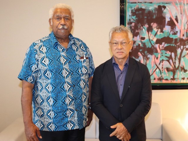 Août 2019 - M. Gaston TONG SANG, Président de l'assemblée de la Polynésie française et M. Roch WAMYTAN, Président du Congrès de la Nouvelle - Calédonie