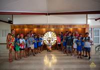 Des élèves de l’école primaire de Haapu découvrent l’assemblée