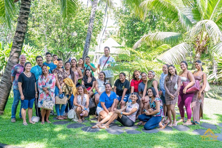 Deux classes  du lycée Taiarapu Nui visitent l’assemblée de la Polynésie française.