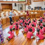 L’assemblée de la Polynésie française reçoit 52 élèves de l’école Vaiaha de Faa’a pour une visite guidée