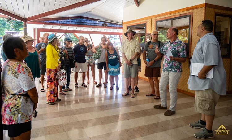 Un groupe de 21 rameurs américains en visite à l’assemblée de la Polynésie française