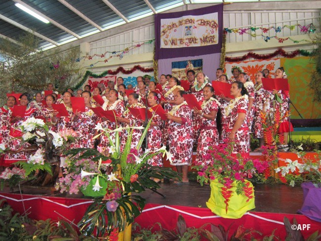 Deux ordinateurs pour la commune associée de Mahu à Tubuai