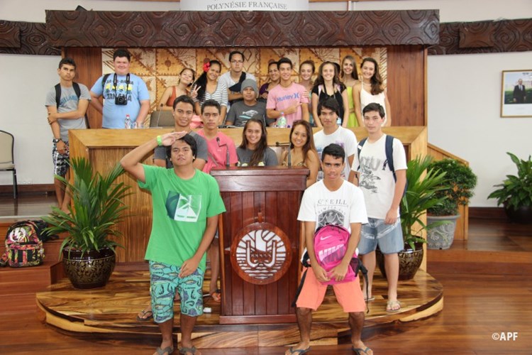 25 élèves du Lycée Sacré cœur de Taravao en visite à l’assemblée