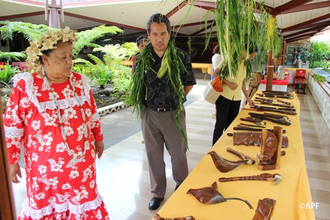 Inauguration du salon Haakai i te hana a te tapa tupuna dans le hall de l’assemblée