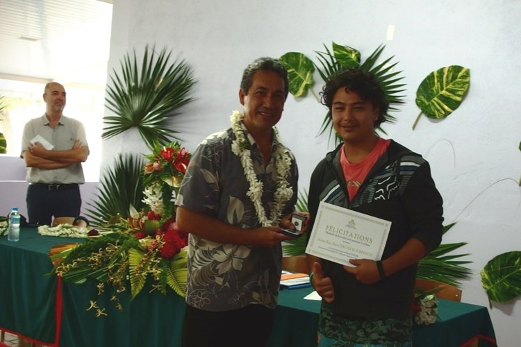 Remise de la Médaille du Baccalauréat à Uturoa 