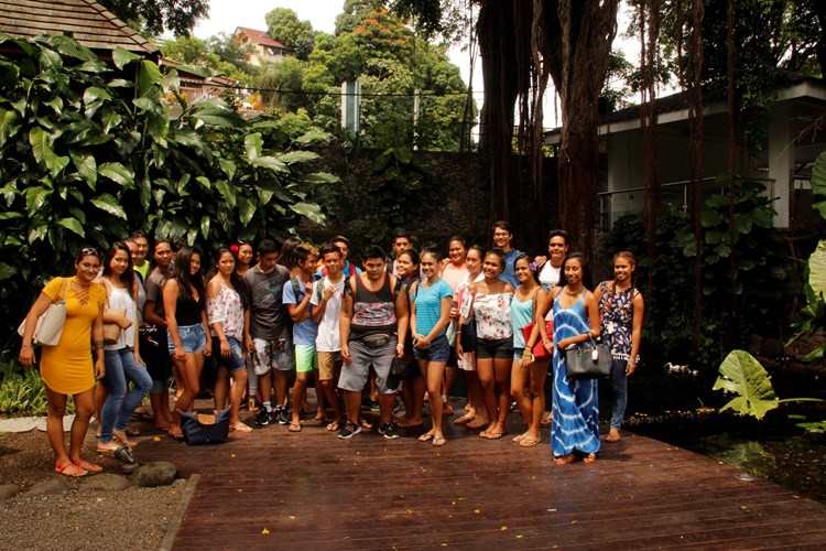 Lycée Sacré Cœur de Taravao : les 1ères ES découvrent la 3ème institution du Pays
