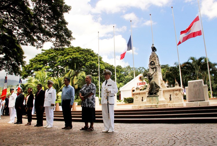 Hommage aux victimes des attentats de Carcassonne et de Trèbes à Pouvana’a a Oopa
