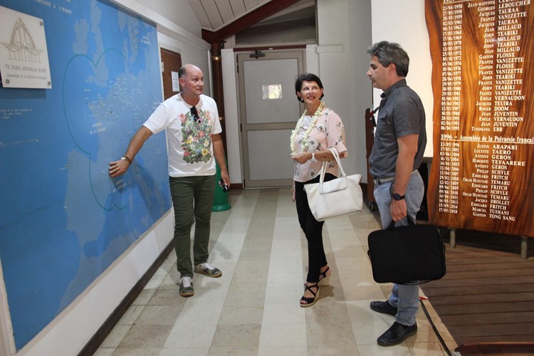 Mme Monique MILLET, membre du Congrès de la Nouvelle-Calédonie, visite l’assemblée de la Polynésie française