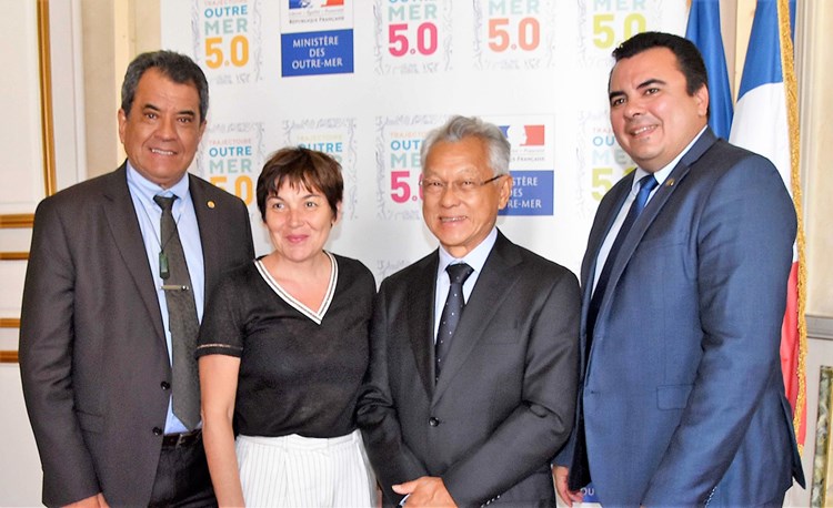Mme Annick GIRARDIN reçoit les autorités du Pays présentes à Paris