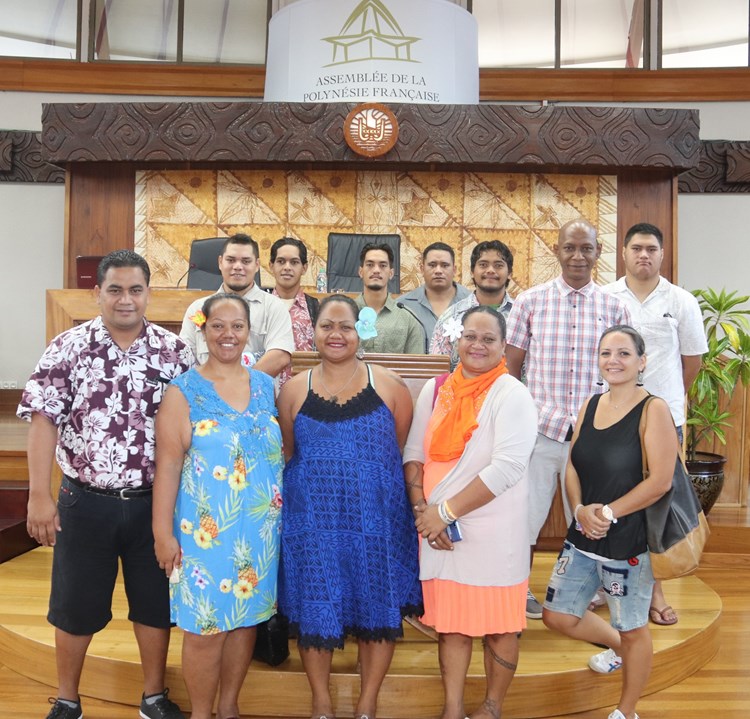 Des stagiaires du Centre de formation Horizons-Francophones visitent l'assemblée