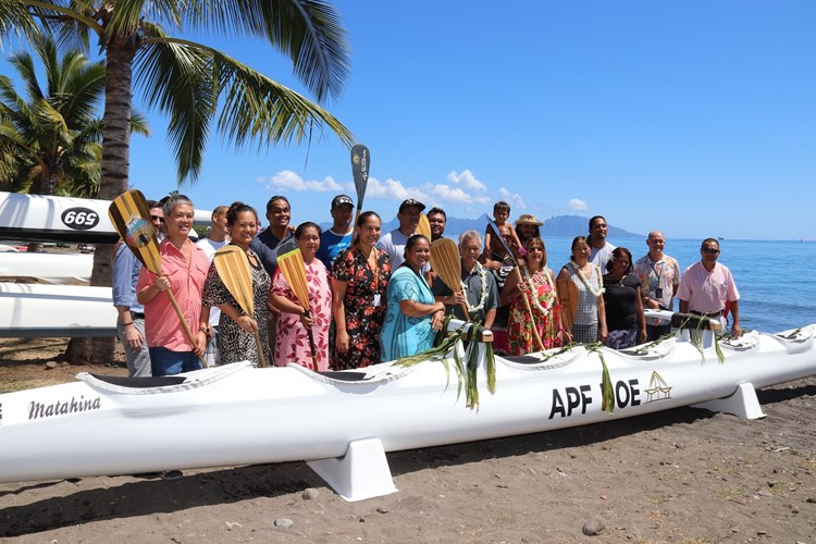 Bénédiction de la nouvelle pirogue de l’assemblée de la Polynésie française : To’erau