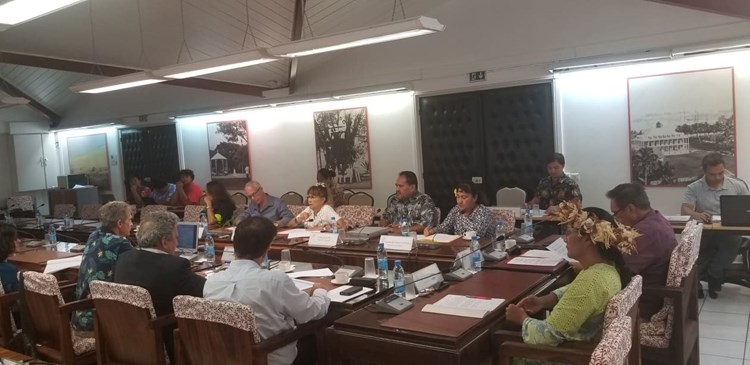 Le projet de loi du pays portant approbation du SAGE étudié par la commission du tourisme.