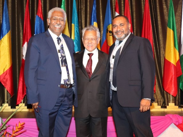Juillet 2019 - M. WAMYTAN Roch, président du Congrès de Nouvelle-Calédonie, M. TONG SANG Gaston, président de l'assemblée de la Polynésie française et M. BARTHELEMY Marcellino, 4ème vice président du parlement de la République du Vanuatu