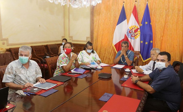 Le président Gaston TONG SANG participe à la réunion de la commission consultative du suivi des conséquences des essais nucléaires