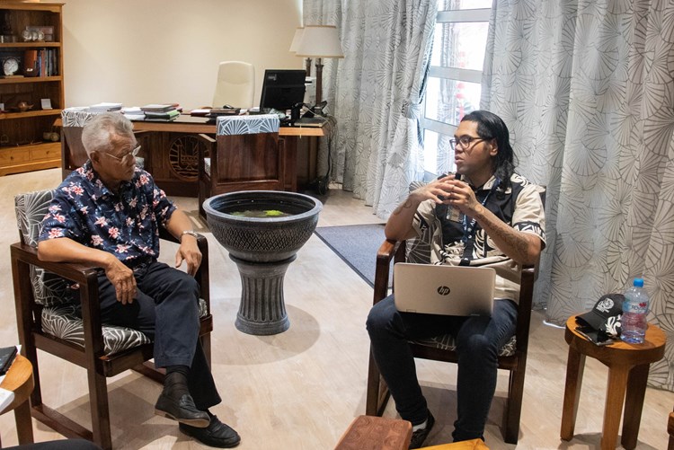 M. Gaston TONG SANG rencontre le représentant de l’association Pacifique France