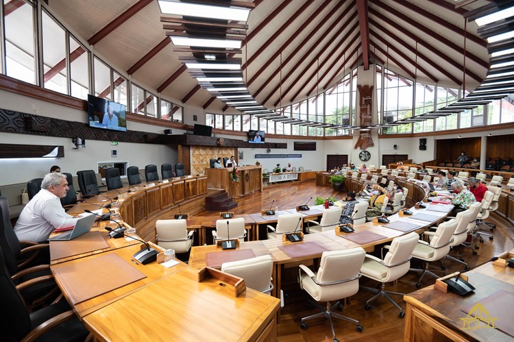 Vingt deux textes adoptés en commission permanente