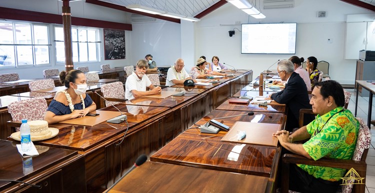 Le président de l’institution et les présidents des groupes politique à l’assemblée de la Polynésie française ont rencontré les représentants des collectifs venus manifester place Taraho’i