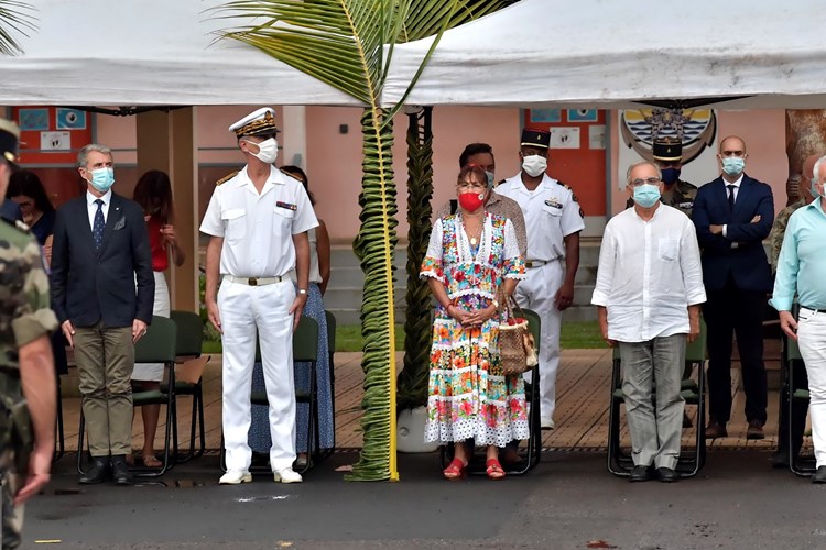 Cérémonie de présentation au drapeau des stagiaires du RSMA-PF en présence de Mme Yvannah POMARE-TIXIER