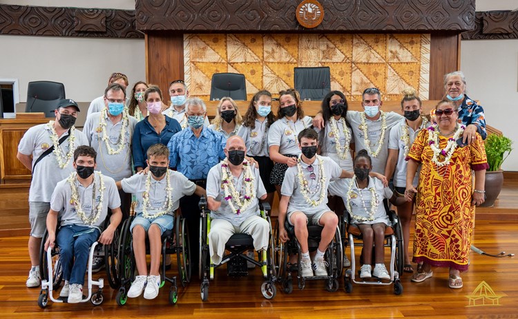 Les nageurs de « Tahiti Swimming Dream » reçus à l’assemblée