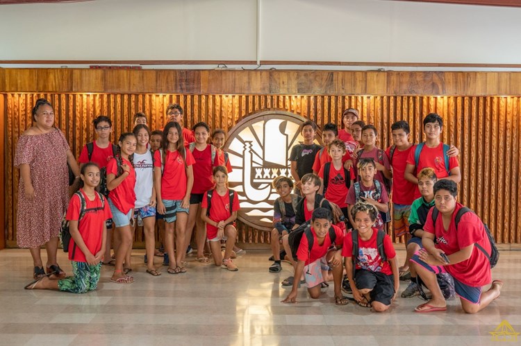 Une visite guidée de l’assemblée organisée pour une classe de 6ème du collège du Sacré Cœur