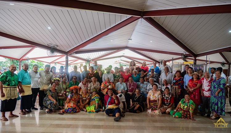 Des anciens étudiants de l’école Liahona à Tonga accueillis à l’assemblée de la Polynésie française