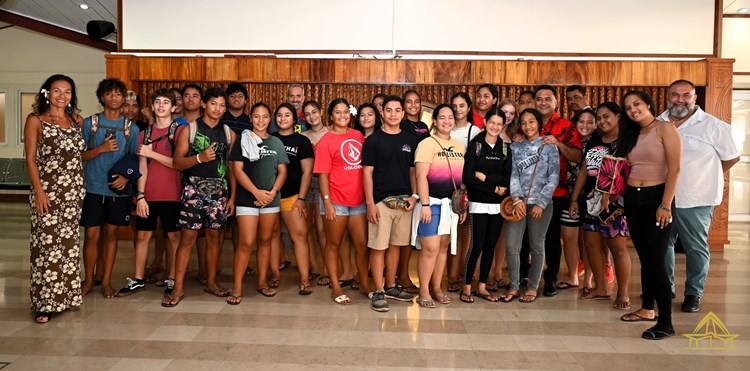 Visite guidée d'élèves du collège Afareaitu de Moorea à l'assemblée de la Polynésie française