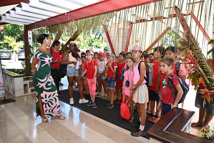 Visite de 52 élèves de l'école de Saint-Hilaire à l'Assemblée de la Polynésie française