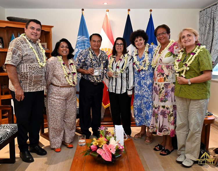 Rencontre protocolaire entre le Président de l'Assemblée et une délégation sénatoriale