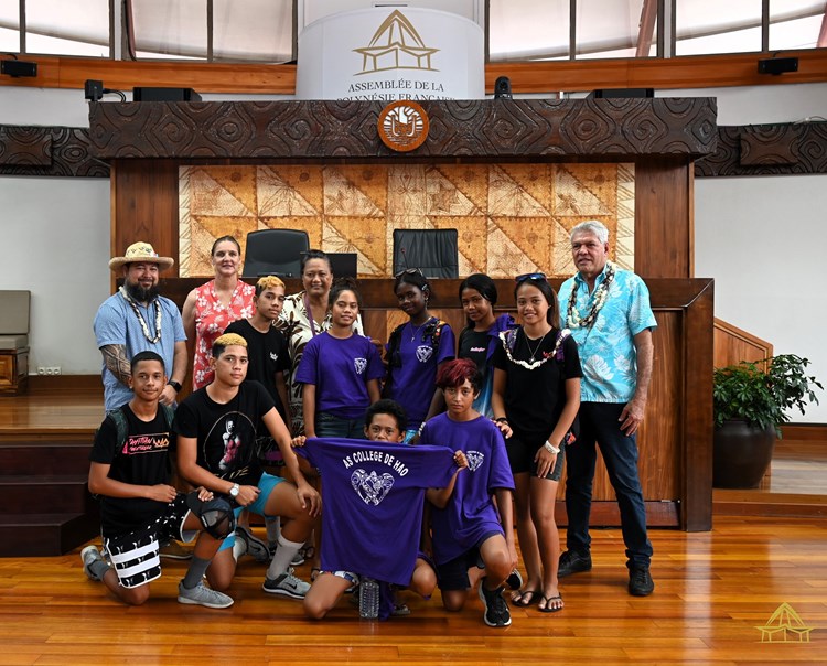 Visite guidée pour une délégation d'élèves des Tuamotu à l'Assemblée
