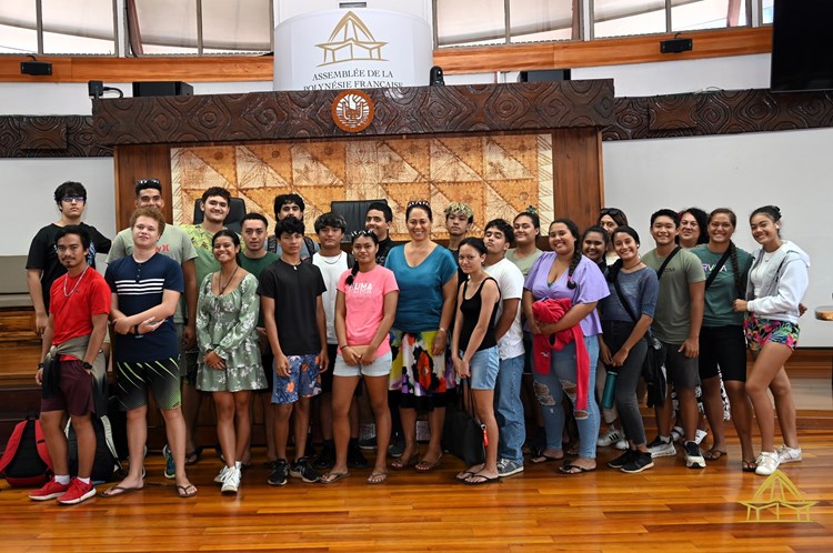 Visite guidée d’une classe de 1ʳᵉ générale du lycée Sacré-Cœur de Taravao