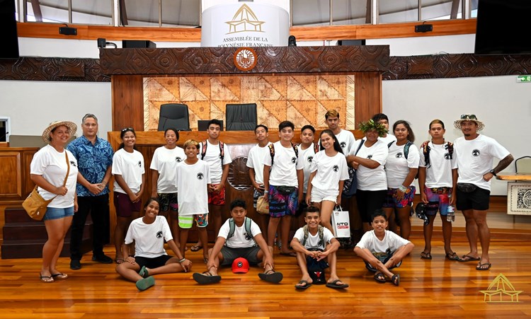 Des collégiens de Raiatea en visite à l’Assemblée de la Polynésie française
