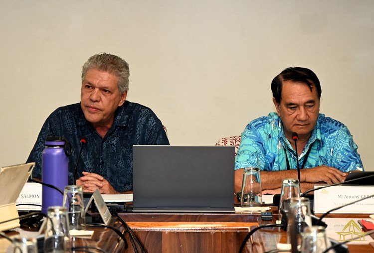 Réunion de la commission des institutions, des affaires internationales et des relations avec les communes