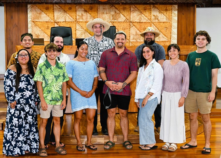 Visite guidée pour douze étudiants de l’Université d’Hawaï à Mānoa 