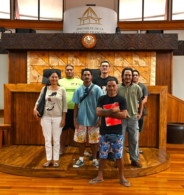 Sept stagiaires du centre Horizons Francophones en visite à l’Assemblée