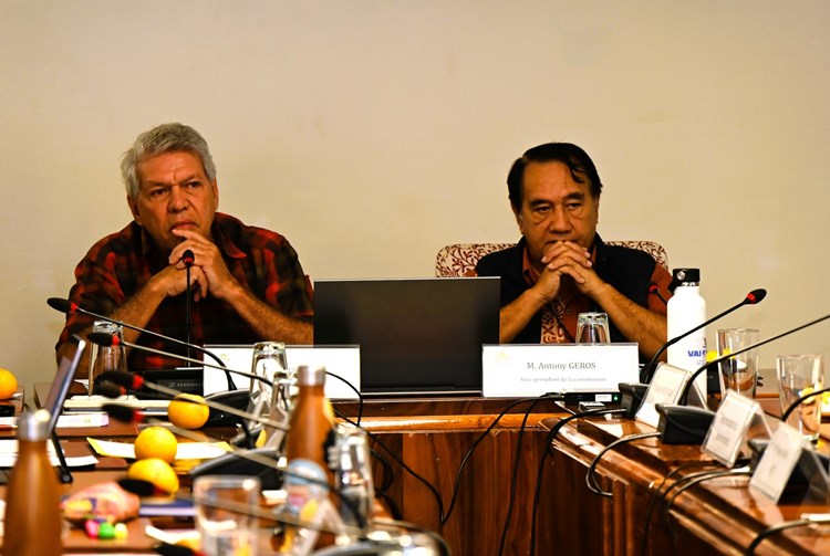 Réunion de la commission des institutions, des affaires internationales et des relations avec les communes