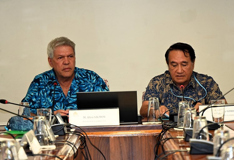 Réunion de la commission des institutions, des affaires internationales et des relations avec les communes